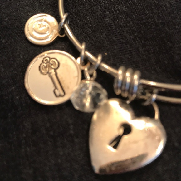 💜Charm bangle bracelet💜 - Picture 4 of 7